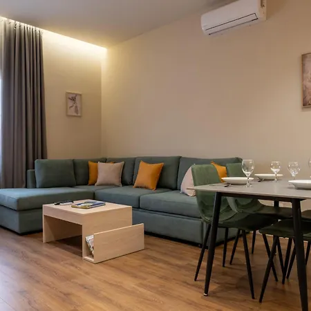 Nolan Apartment *